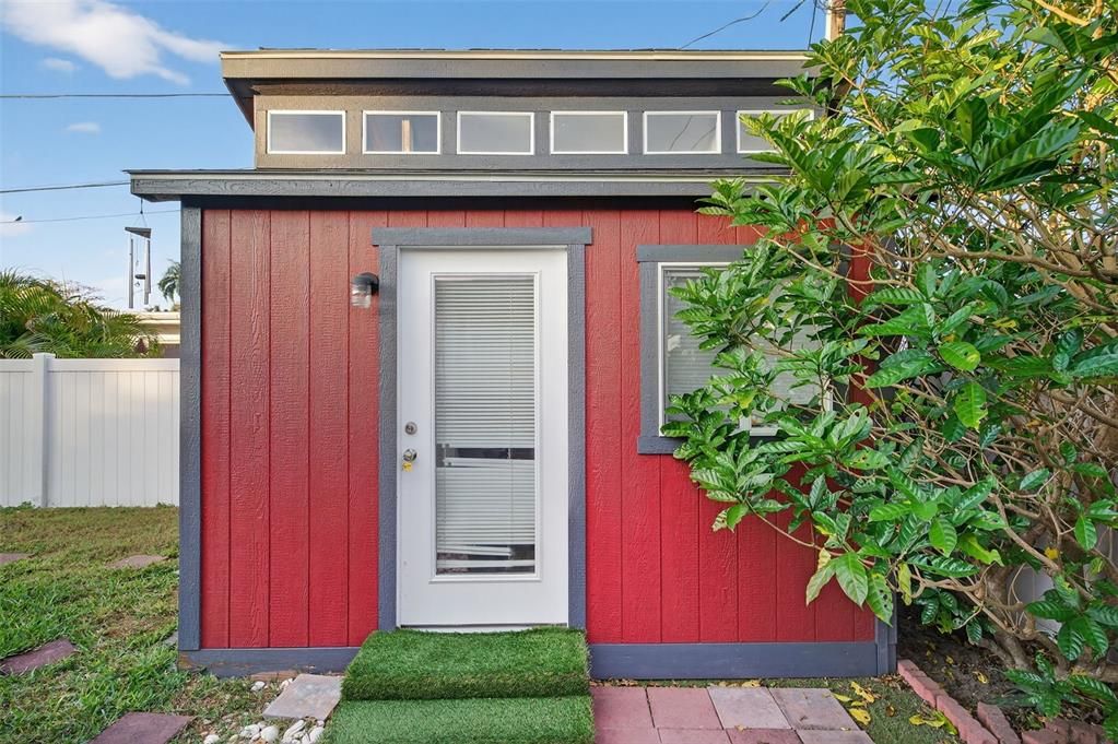 For Rent: $3,695 (3 beds, 2 baths, 2716 Square Feet)