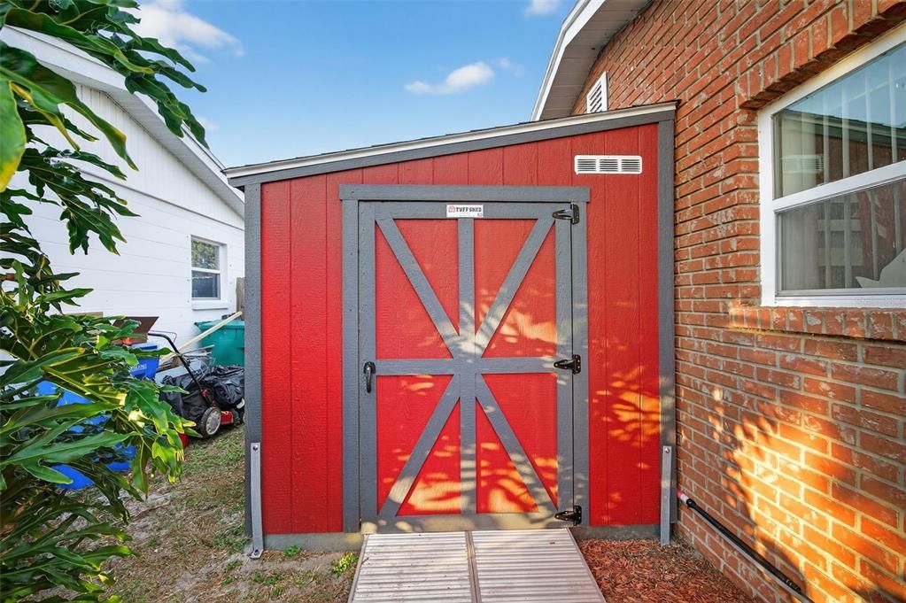 For Rent: $3,695 (3 beds, 2 baths, 2716 Square Feet)