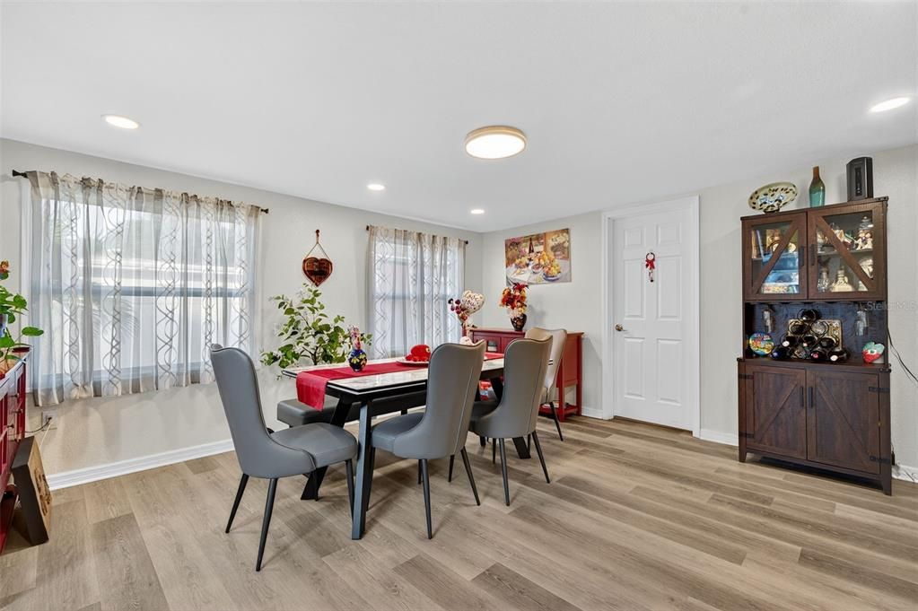 For Rent: $3,695 (3 beds, 2 baths, 2716 Square Feet)