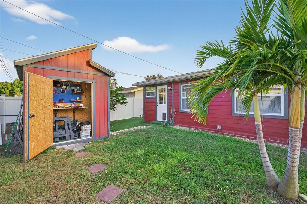 For Rent: $3,695 (3 beds, 2 baths, 2716 Square Feet)