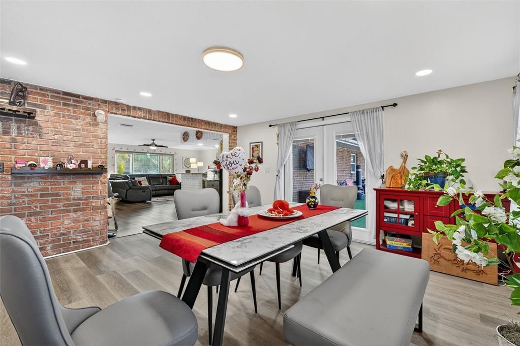 For Rent: $3,695 (3 beds, 2 baths, 2716 Square Feet)