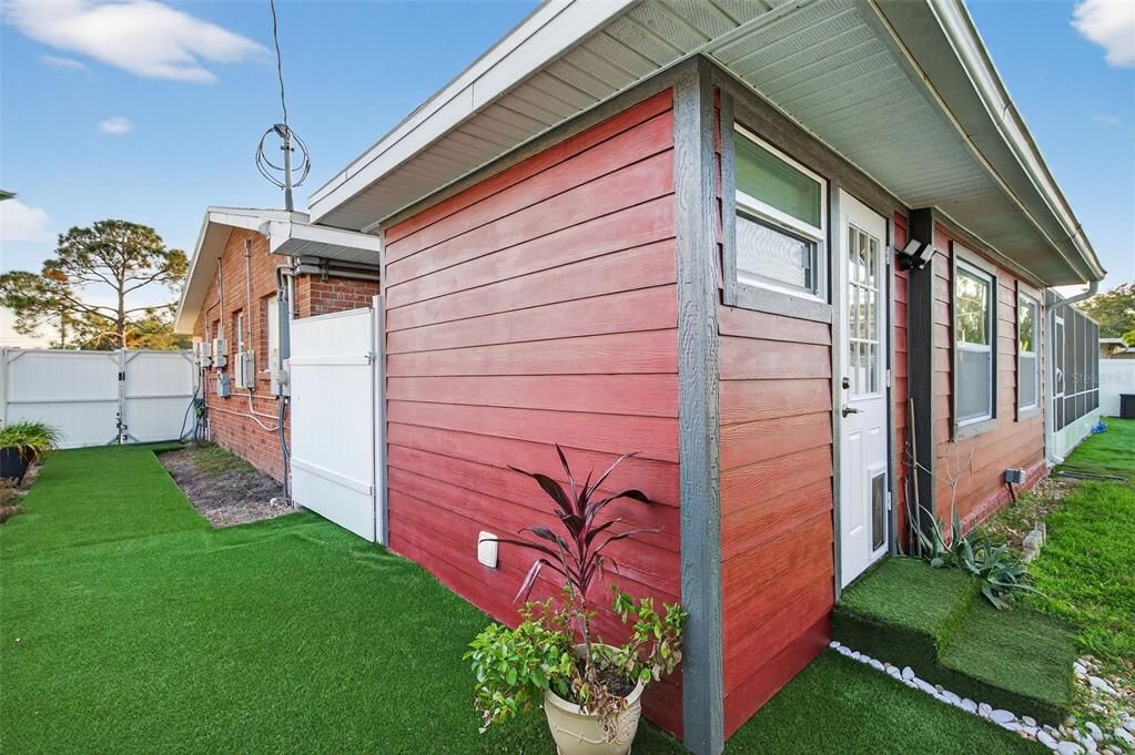 For Rent: $3,695 (3 beds, 2 baths, 2716 Square Feet)