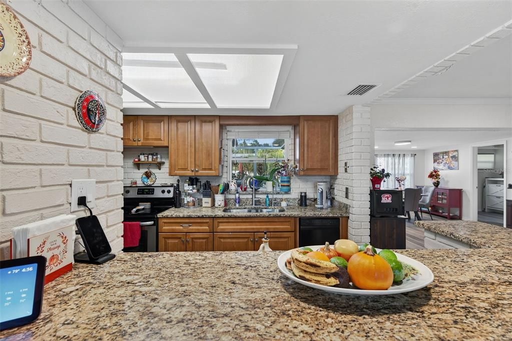 For Rent: $3,695 (3 beds, 2 baths, 2716 Square Feet)