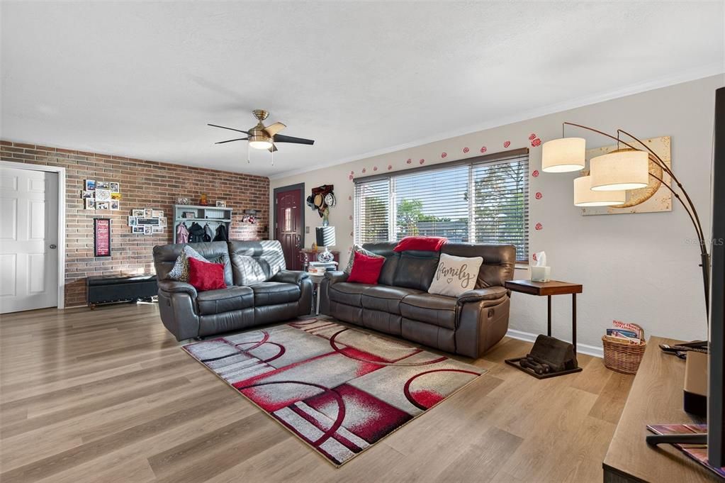 For Rent: $3,695 (3 beds, 2 baths, 2716 Square Feet)