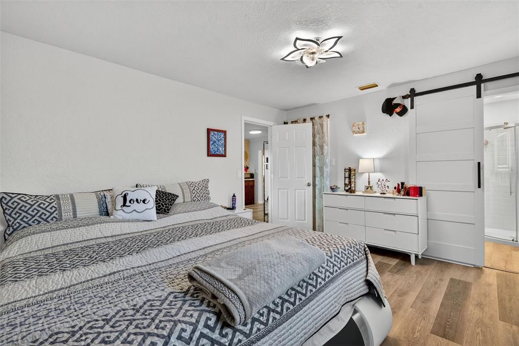 For Rent: $3,695 (3 beds, 2 baths, 2716 Square Feet)