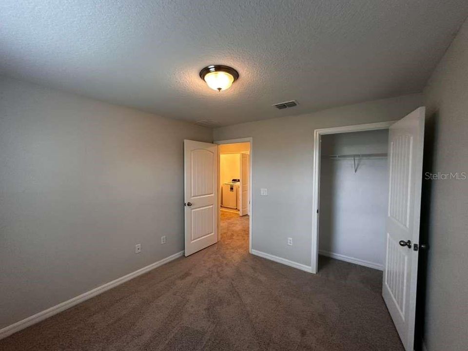 Activo con contrato: $2,550 (3 camas, 2 baños, 1568 Pies cuadrados)