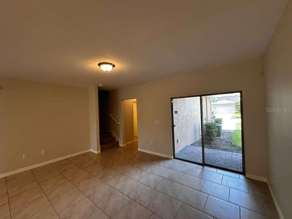 Activo con contrato: $2,550 (3 camas, 2 baños, 1568 Pies cuadrados)