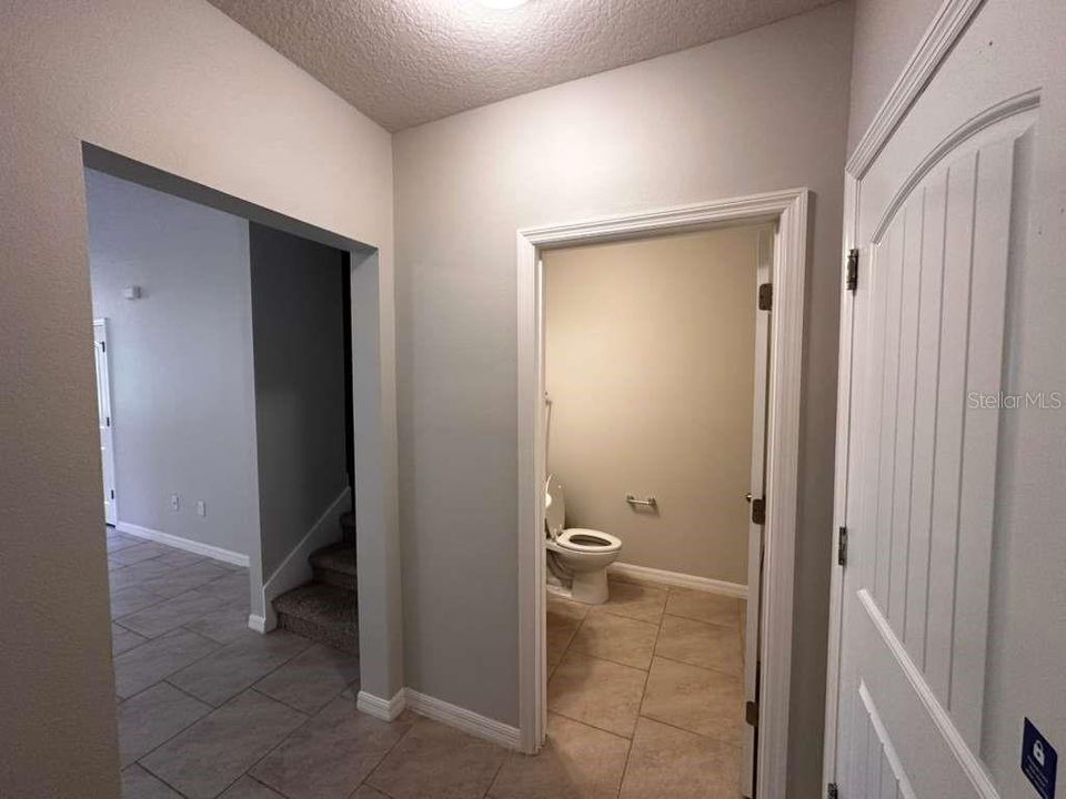 Activo con contrato: $2,550 (3 camas, 2 baños, 1568 Pies cuadrados)