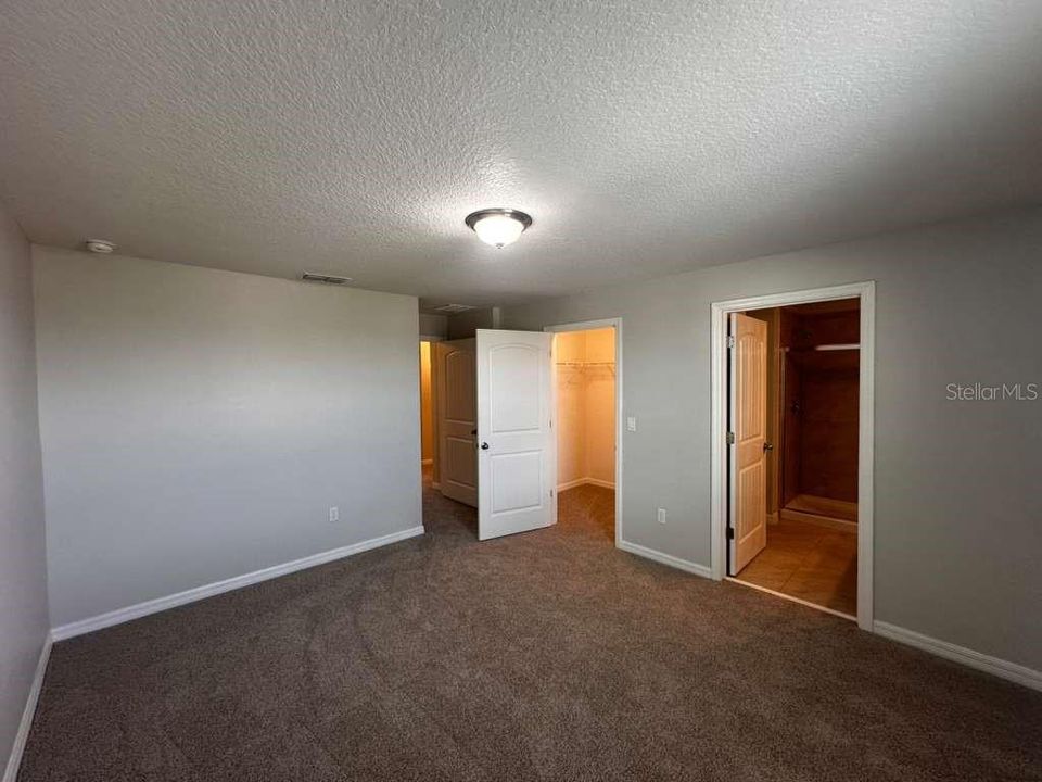 Activo con contrato: $2,550 (3 camas, 2 baños, 1568 Pies cuadrados)