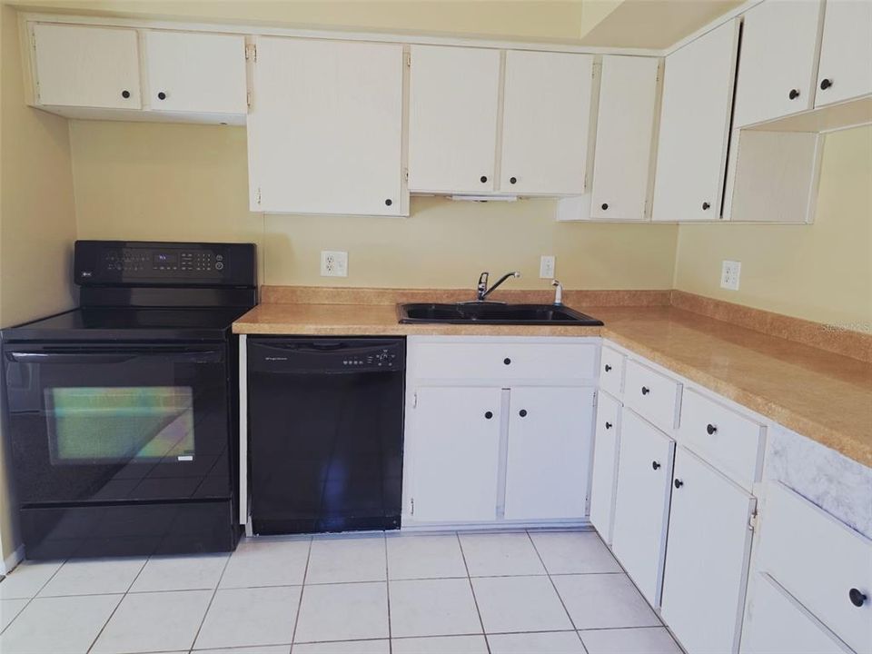 For Rent: $1,450 (2 beds, 2 baths, 1100 Square Feet)