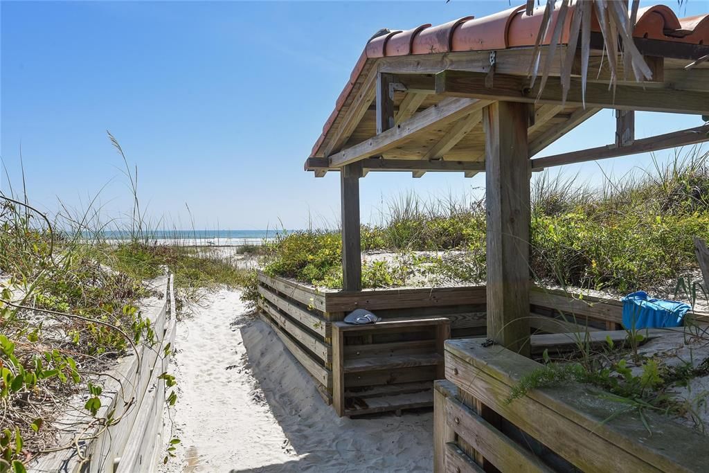 For Sale: $1,215,000 (3 beds, 2 baths, 2110 Square Feet)