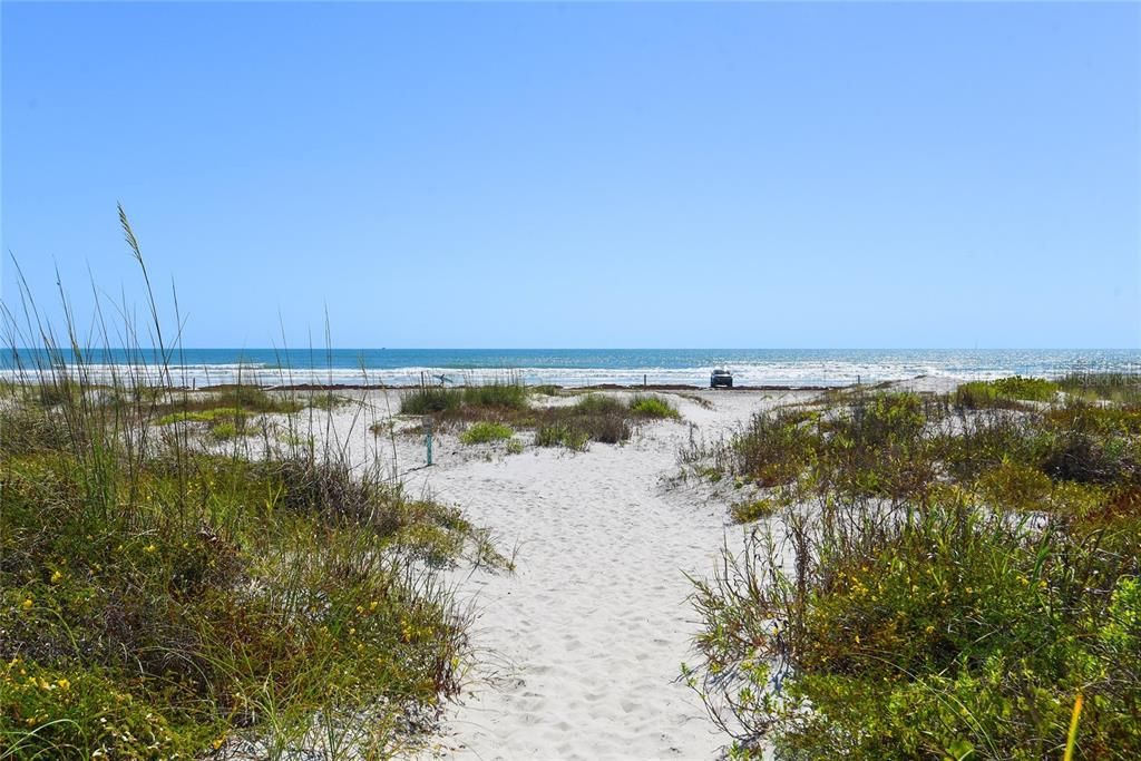 For Sale: $1,215,000 (3 beds, 2 baths, 2110 Square Feet)