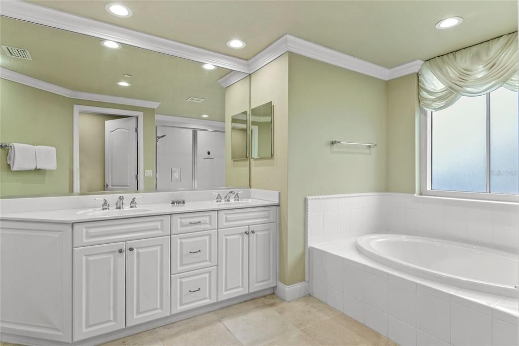 For Sale: $1,215,000 (3 beds, 2 baths, 2110 Square Feet)