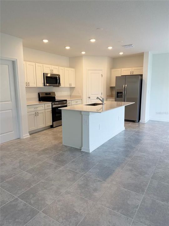 For Sale: $325,000 (4 beds, 2 baths, 1900 Square Feet)