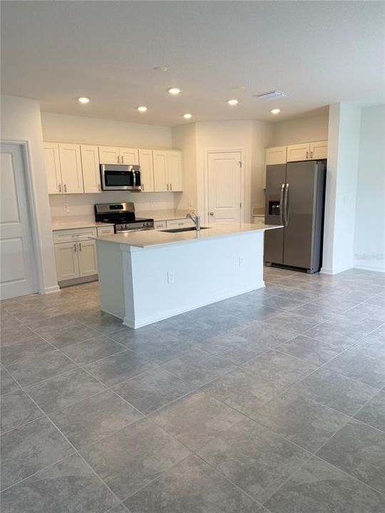 For Sale: $325,000 (4 beds, 2 baths, 1900 Square Feet)