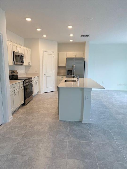 For Sale: $325,000 (4 beds, 2 baths, 1900 Square Feet)