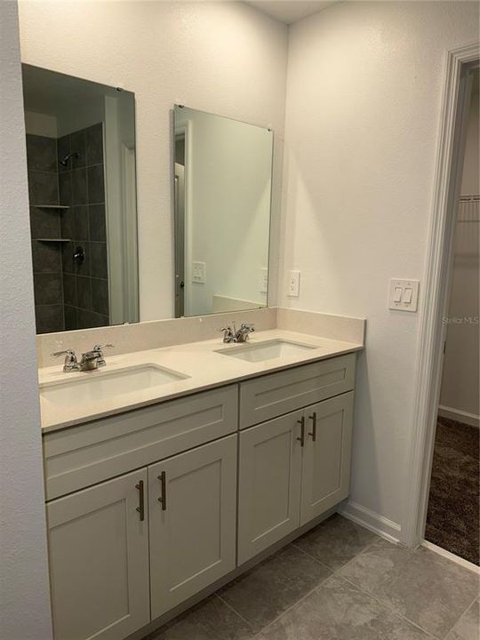 For Sale: $325,000 (4 beds, 2 baths, 1900 Square Feet)