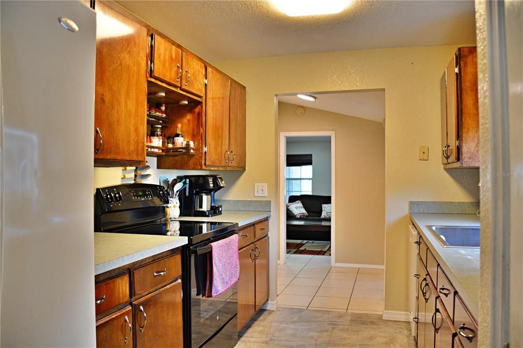 待售: $275,000 (3 贝兹, 2 浴室, 2006 平方英尺)