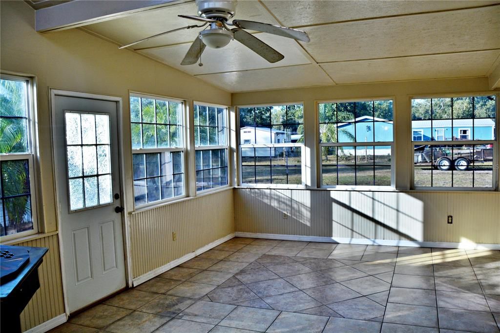 待售: $275,000 (3 贝兹, 2 浴室, 2006 平方英尺)