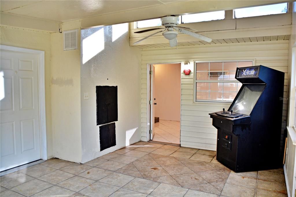 待售: $275,000 (3 贝兹, 2 浴室, 2006 平方英尺)