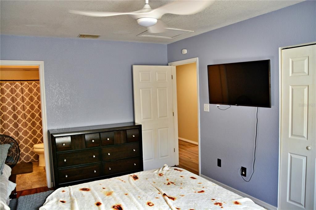 待售: $275,000 (3 贝兹, 2 浴室, 2006 平方英尺)