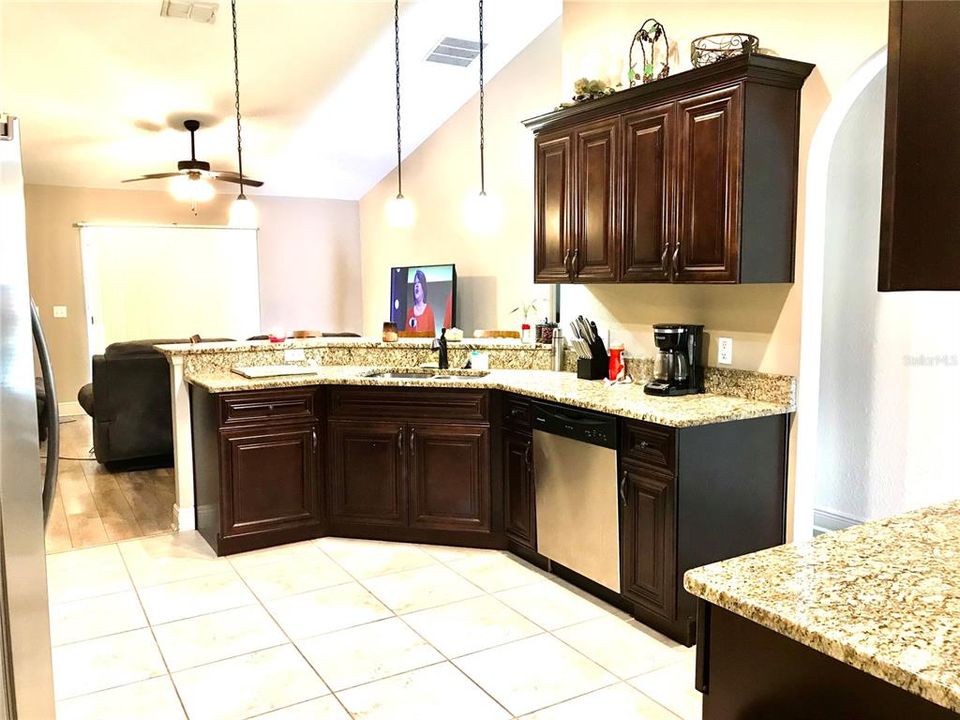 На продажу: $355,000 (3 спален, 2 ванн, 1862 Квадратных фут)