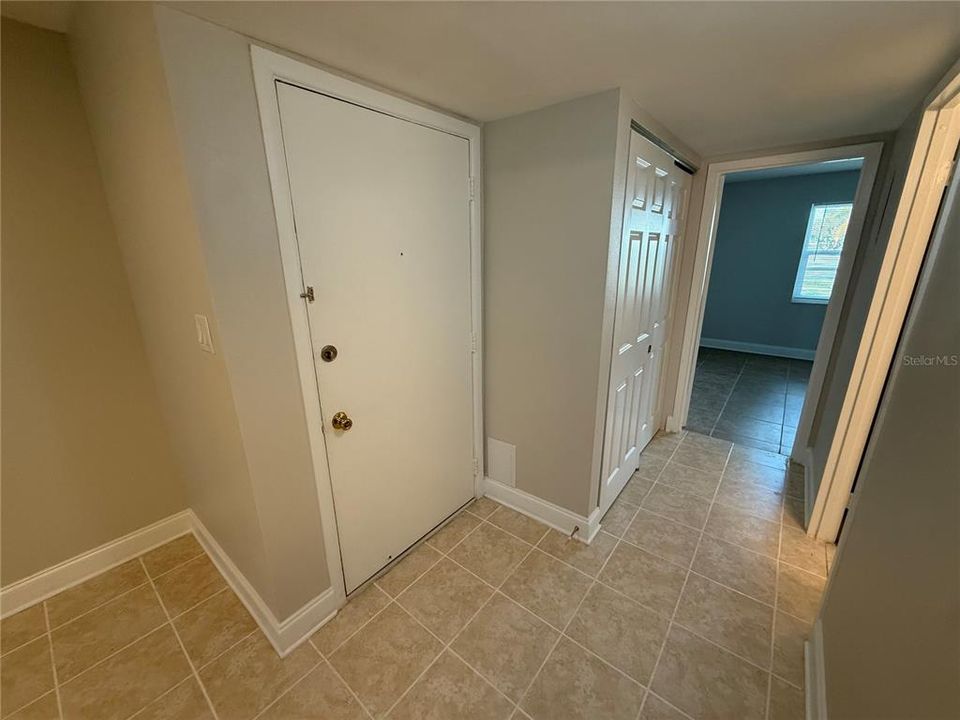 For Rent: $1,250 (1 beds, 1 baths, 747 Square Feet)