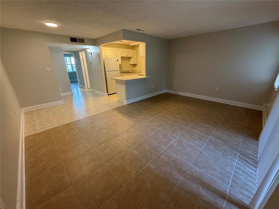 For Rent: $1,250 (1 beds, 1 baths, 747 Square Feet)