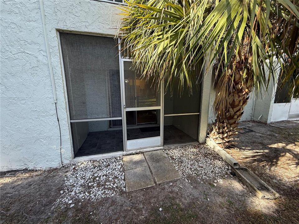 For Rent: $1,250 (1 beds, 1 baths, 747 Square Feet)