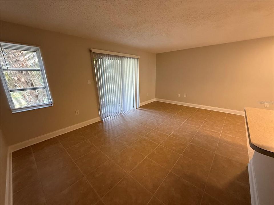 For Rent: $1,250 (1 beds, 1 baths, 747 Square Feet)