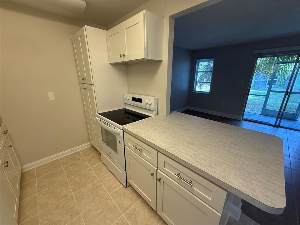 For Rent: $1,250 (1 beds, 1 baths, 747 Square Feet)