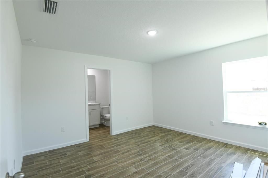 В аренду: $2,175 (8 спален, 4 ванн, 1570 Квадратных фут)