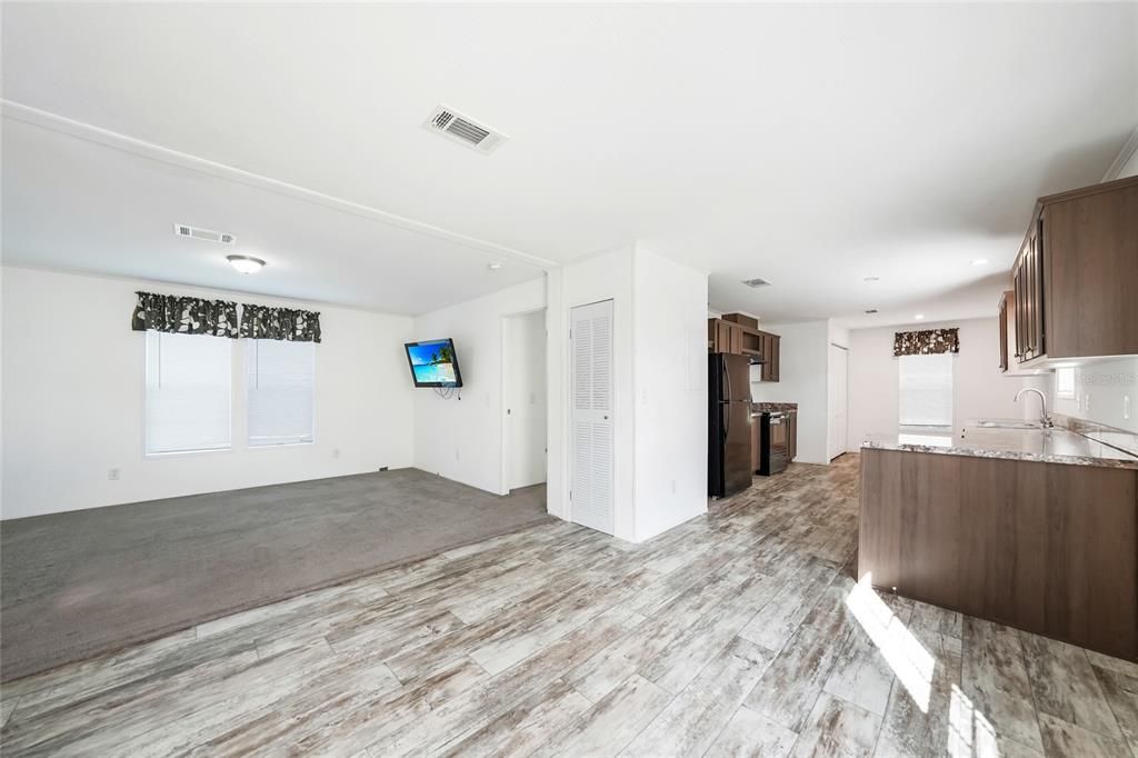 待售: $225,000 (3 贝兹, 2 浴室, 1248 平方英尺)