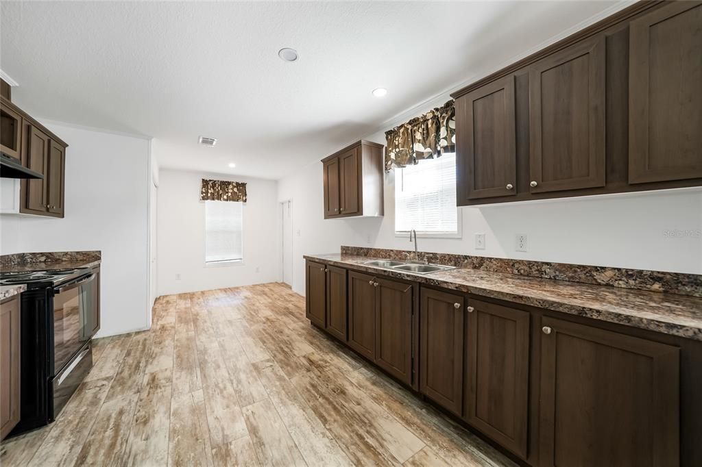 待售: $225,000 (3 贝兹, 2 浴室, 1248 平方英尺)