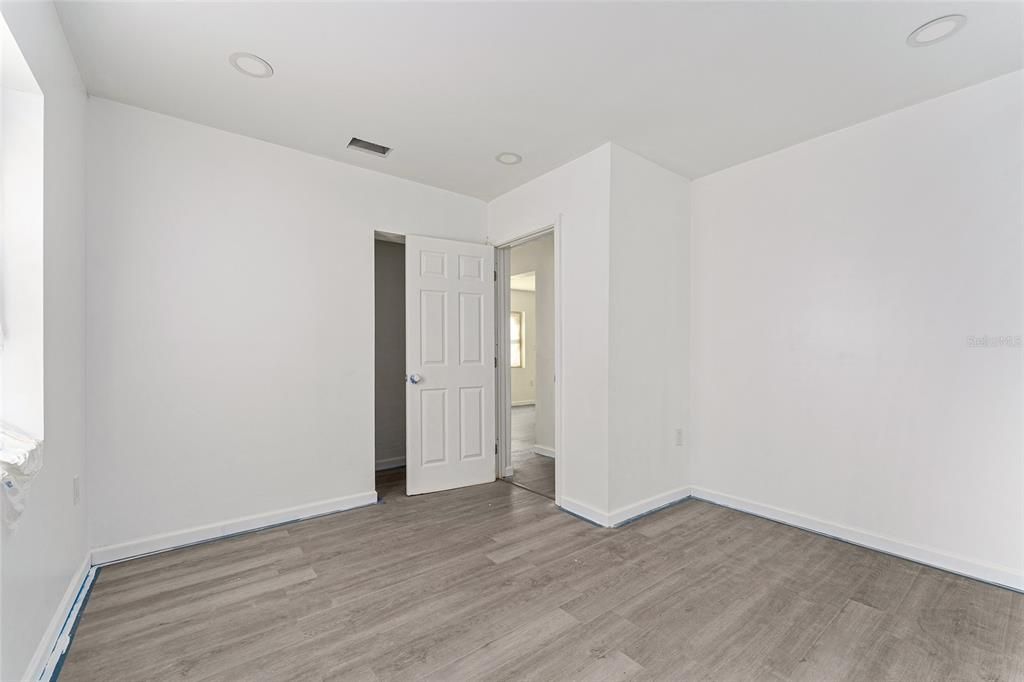 На продажу: $225,000 (4 спален, 2 ванн, 1040 Квадратных фут)