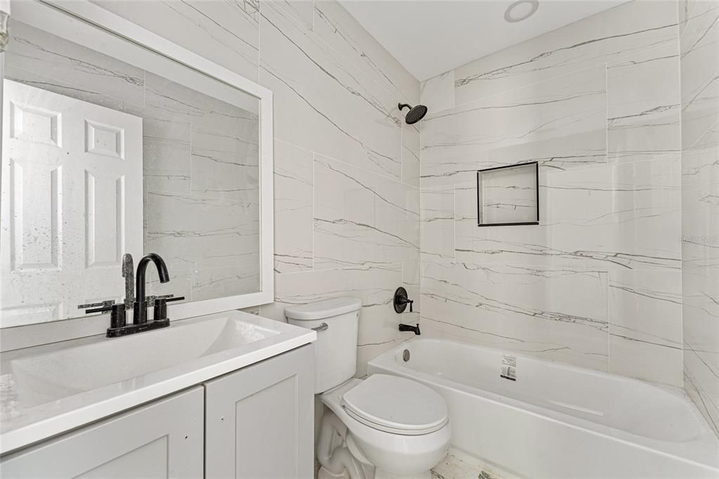 На продажу: $225,000 (4 спален, 2 ванн, 1040 Квадратных фут)