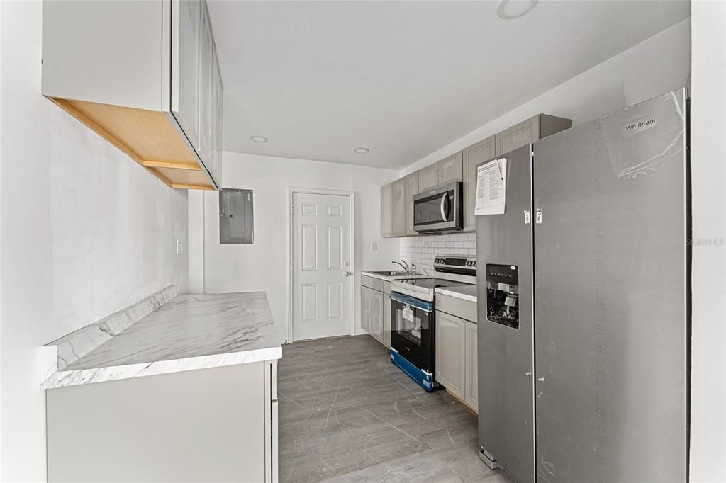 На продажу: $225,000 (4 спален, 2 ванн, 1040 Квадратных фут)