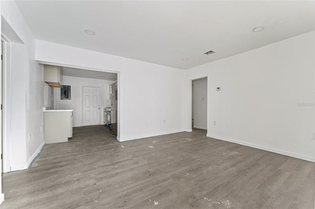 На продажу: $225,000 (4 спален, 2 ванн, 1040 Квадратных фут)