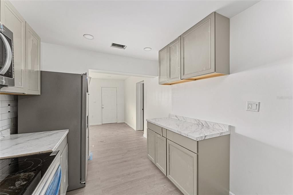 На продажу: $225,000 (4 спален, 2 ванн, 1040 Квадратных фут)