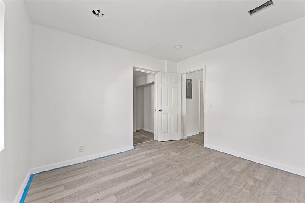 На продажу: $225,000 (4 спален, 2 ванн, 1040 Квадратных фут)