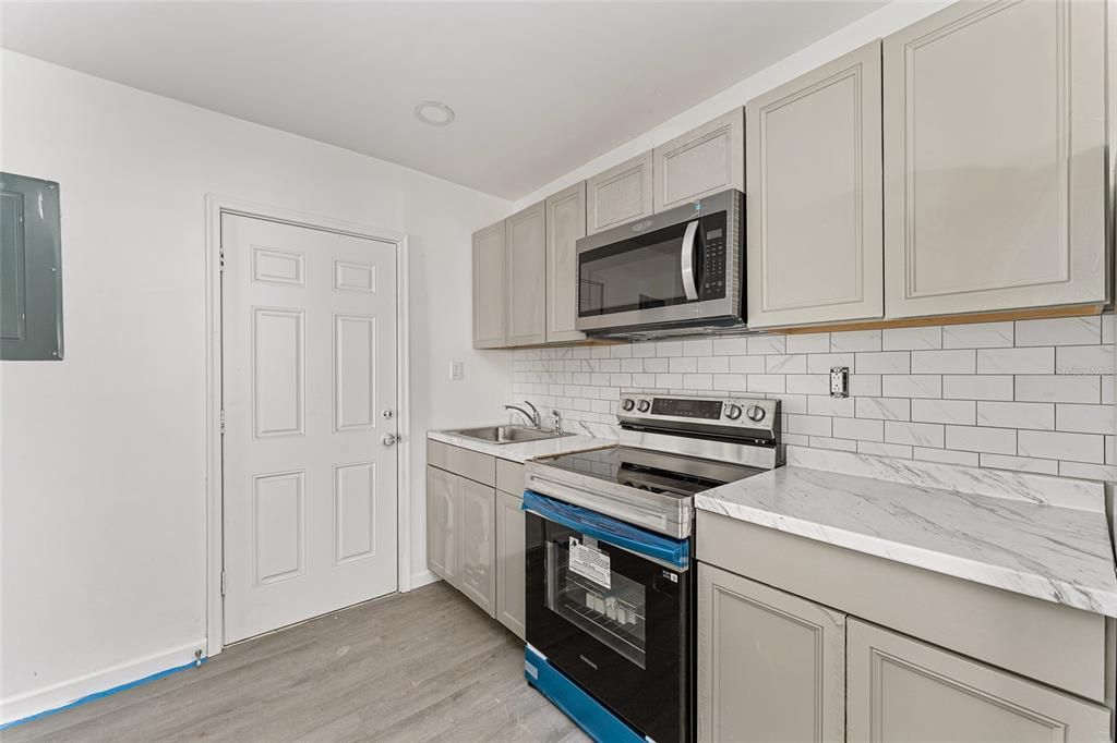 На продажу: $225,000 (4 спален, 2 ванн, 1040 Квадратных фут)