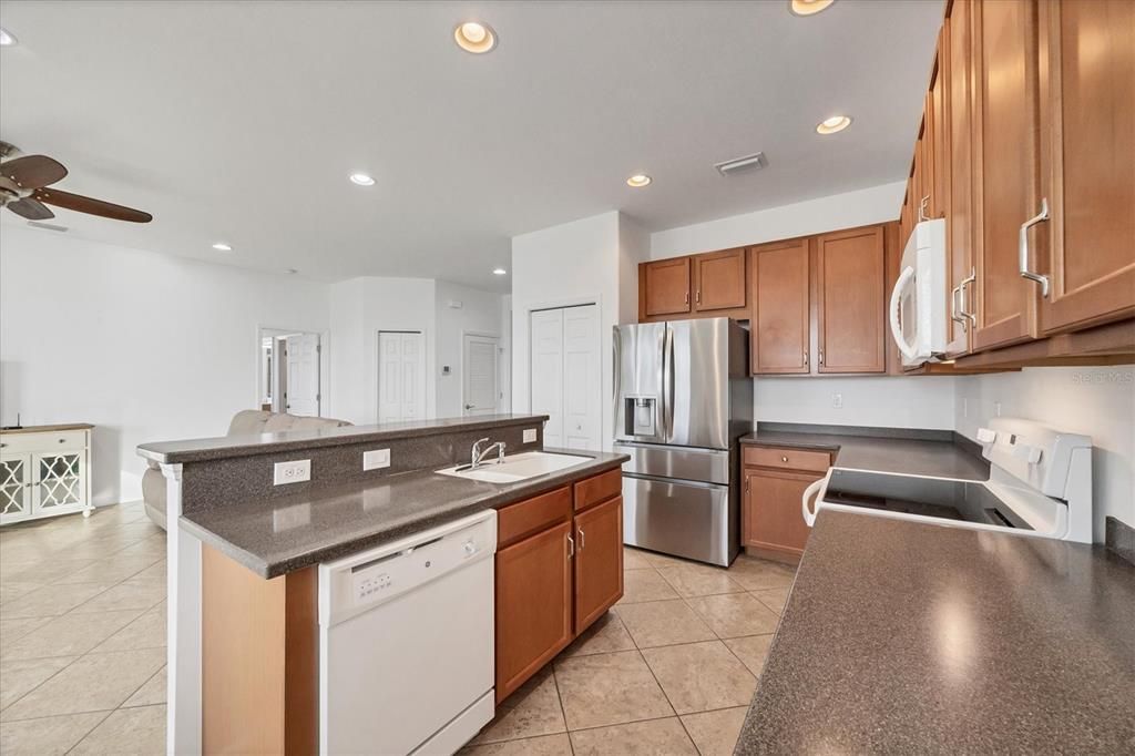 For Sale: $375,000 (3 beds, 2 baths, 1551 Square Feet)