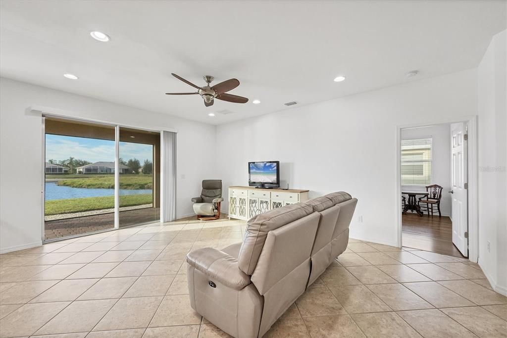 For Sale: $375,000 (3 beds, 2 baths, 1551 Square Feet)