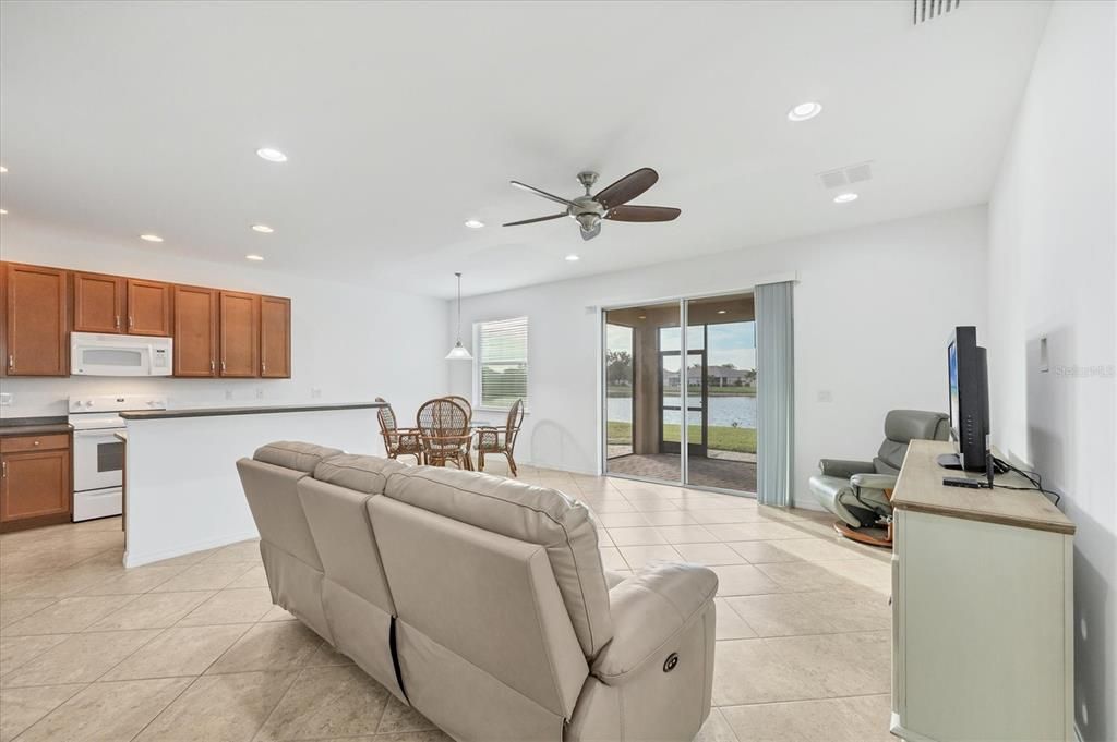 For Sale: $375,000 (3 beds, 2 baths, 1551 Square Feet)