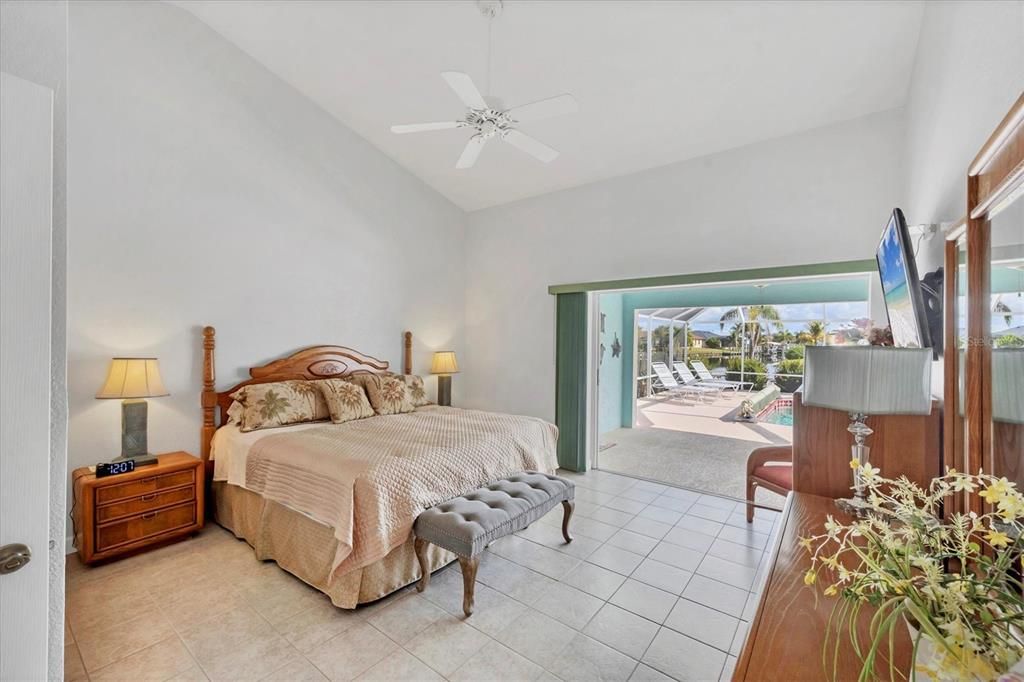 For Sale: $539,900 (3 beds, 2 baths, 2024 Square Feet)