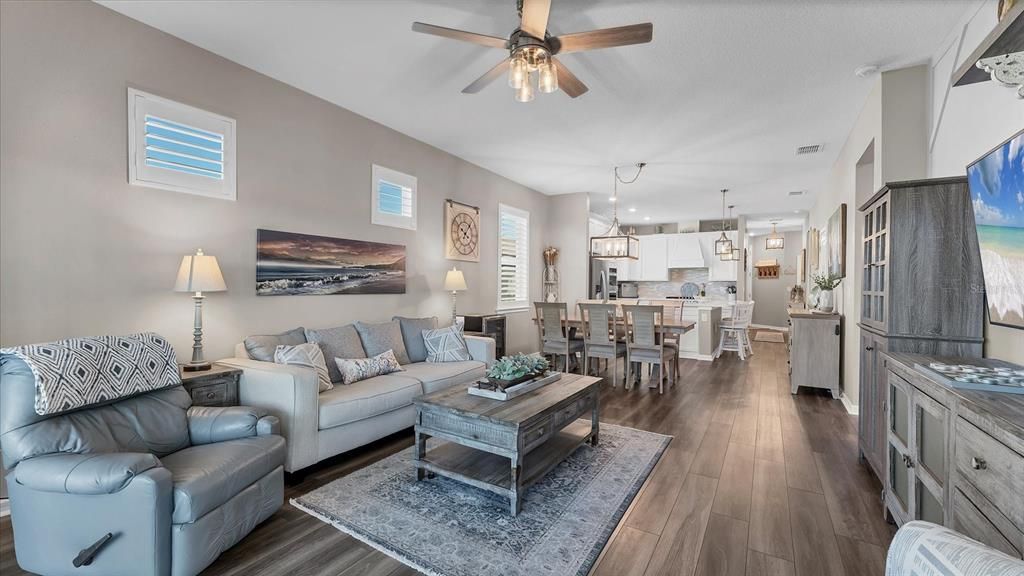 For Sale: $396,000 (2 beds, 2 baths, 1400 Square Feet)