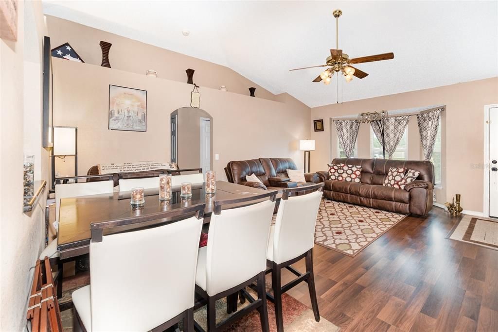 En Venta: $280,000 (3 camas, 2 baños, 1330 Pies cuadrados)