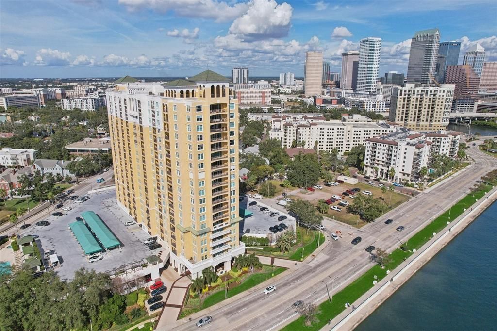 待售: $625,000 (2 贝兹, 2 浴室, 1022 平方英尺)