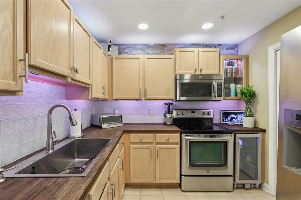 待售: $625,000 (2 贝兹, 2 浴室, 1022 平方英尺)