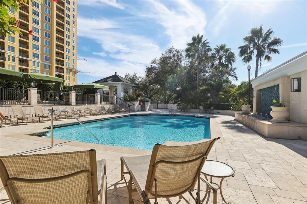 待售: $625,000 (2 贝兹, 2 浴室, 1022 平方英尺)